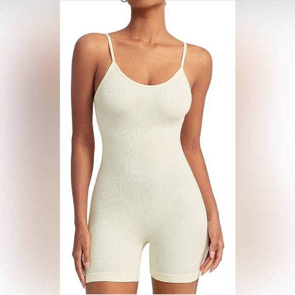 Amazon Essentials Cream Seamless Shapewear with Wide Straps - Picture 1 of 9